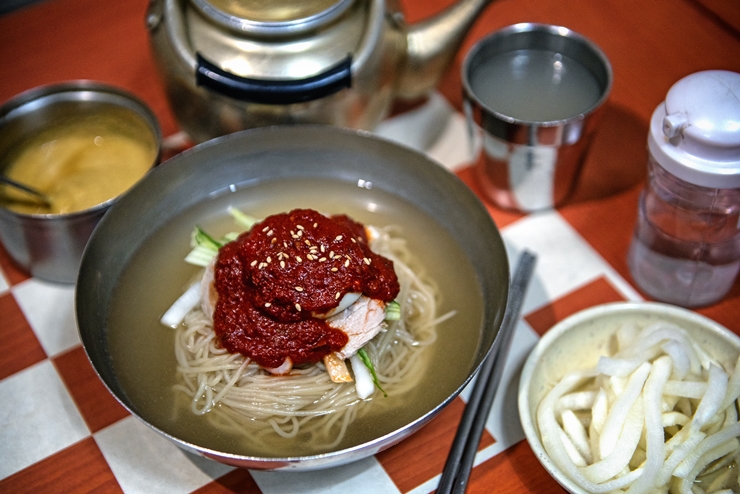 ミルミョン、コプチャン…BTSもほれ込んだ釜山の味
