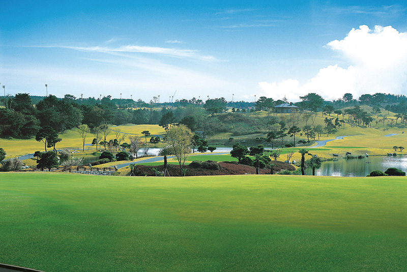 부산 아시아드컨트리클럽 골프장이 미국 밖 세계 첫 번째 ‘LPGA 공인 골프장’으로 거듭나 내년부터 LPGA 투어 대회를 개최한다(사진은 아시아드CC 전경). 사진제공·아시아드CC