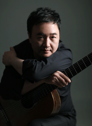 클래식 기타리스트 김우재.