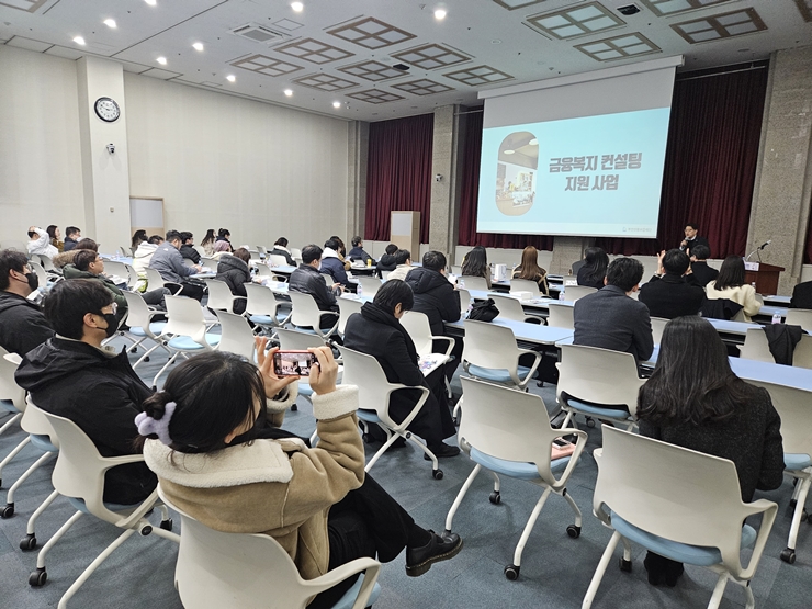 자금난 허덕이는 소상공인 특별자금 1,500억원 마련 기사 사진